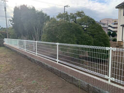 隣家への落葉対策をブロック＆フェンスで